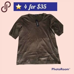 ⭐️4/$35 NWT Jones New York olive green tshirt